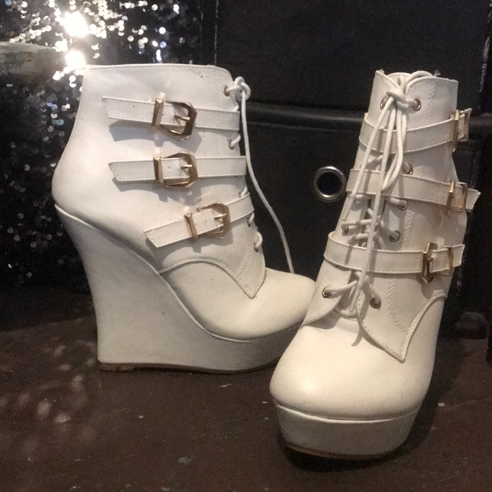 White Wedges